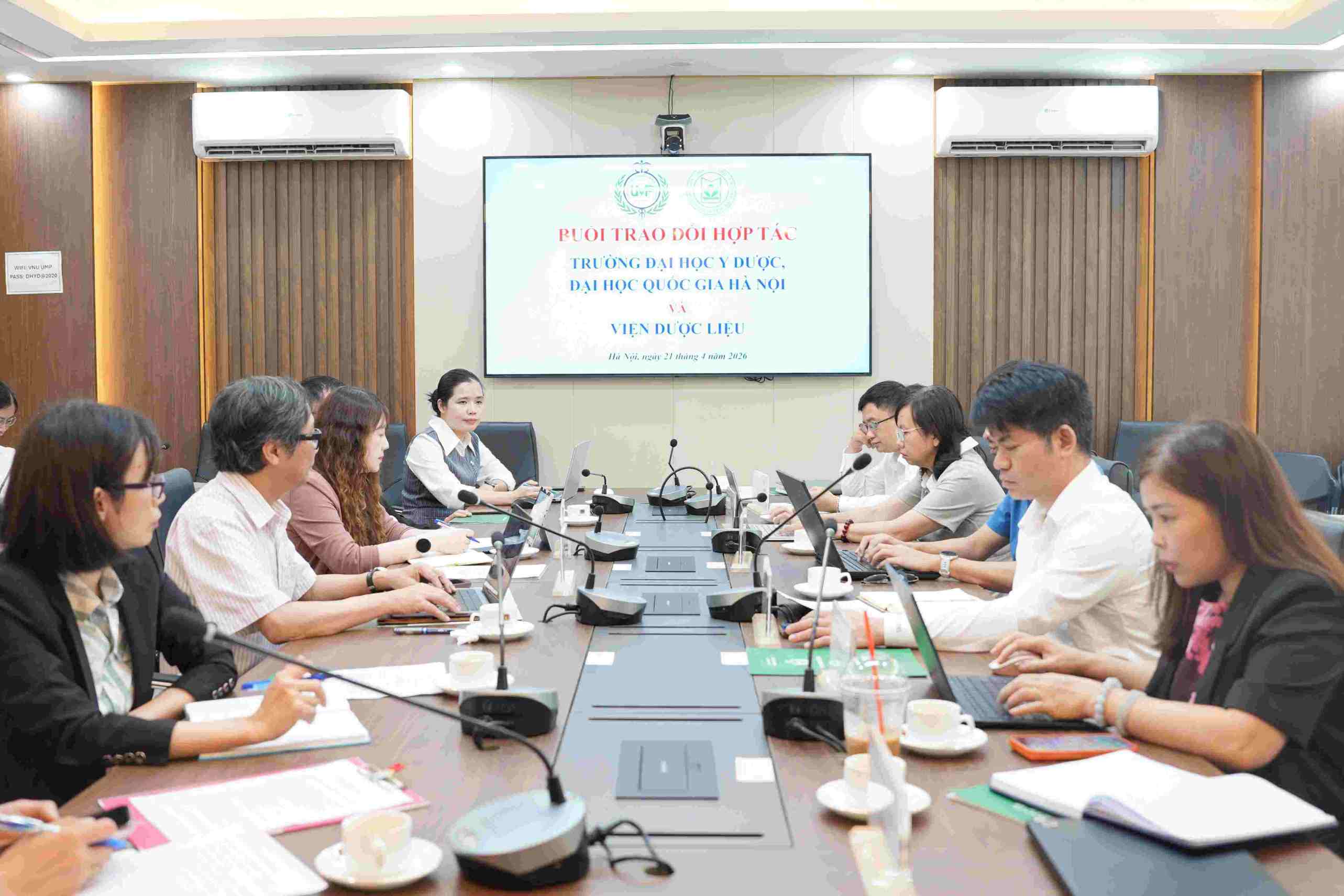 Kết nối nguồn lực, liên kết đào tạo và nghiên cứu dược liệu giữa Khoa Dược, Trường Đại học Y Dược và Viện Dược liệu